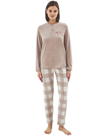  Woman wearing a beige long-sleeve top and checkered pants 