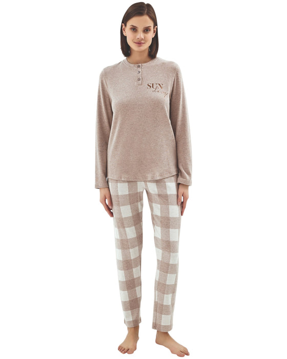 Woman wearing a beige long-sleeve top and checkered pants 