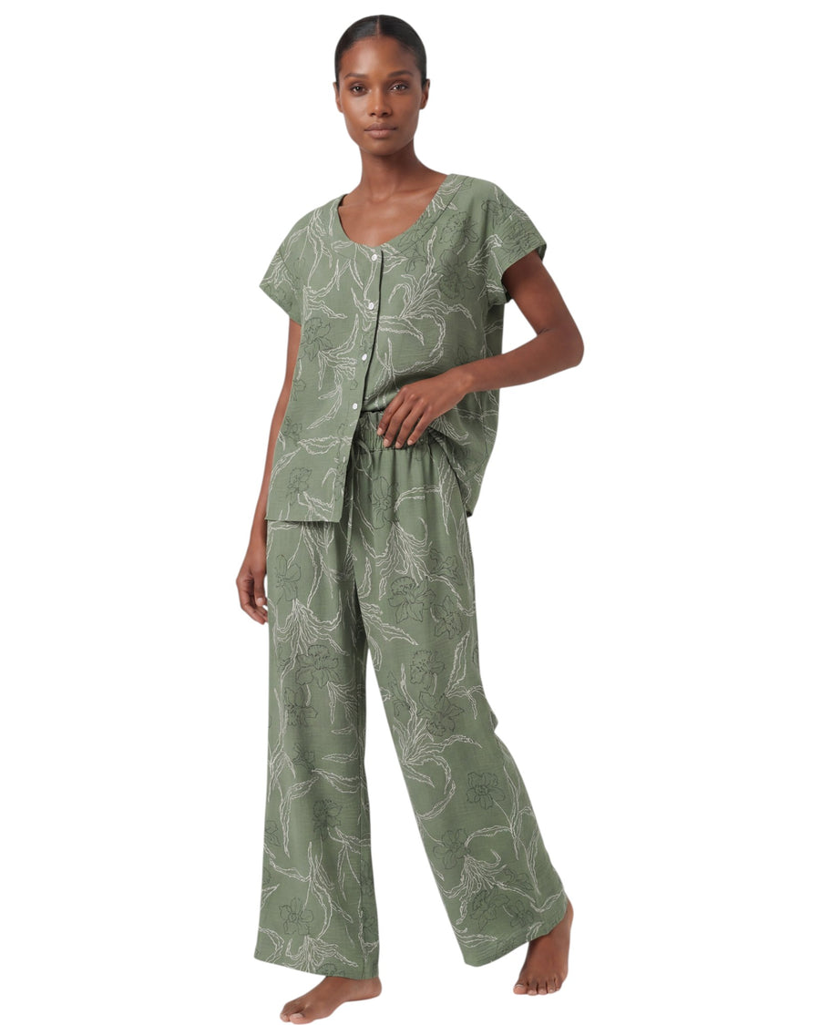women's wearing green short sleeve with long pants pajama set