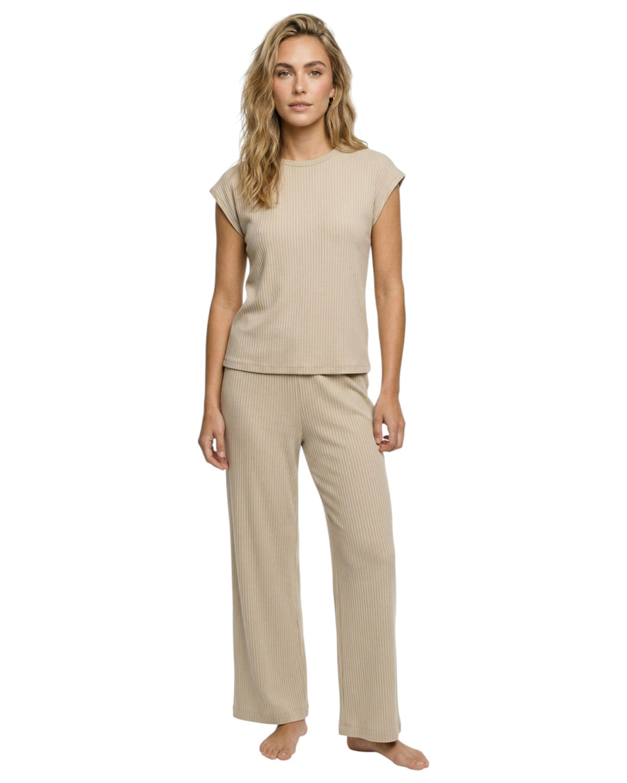 Woman wearing a ribbed beige t-shirt and long pants 