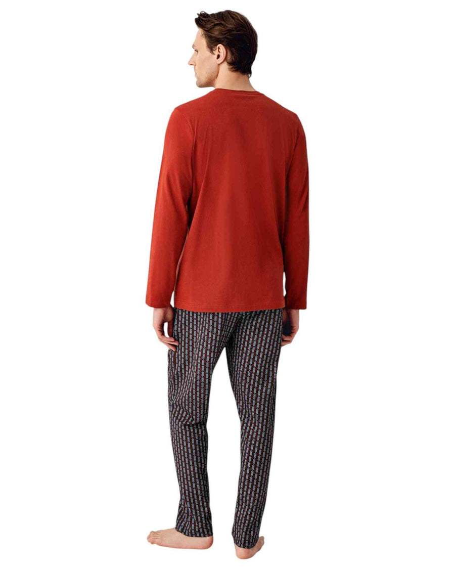 Man wearing a brick long-sleeve shirt and printed pants