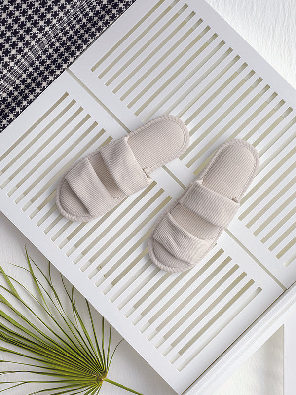 The Ultimate Two-Lace Slipper for Stylish Summer Serenity